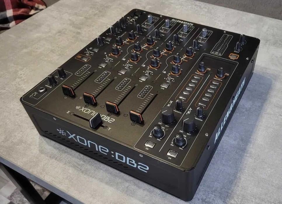 Allen Heath Xone DB2 Garantie, Bezorging mogelijk, transport, Ophalen, Zo goed als nieuw, Minder dan 5 kanalen