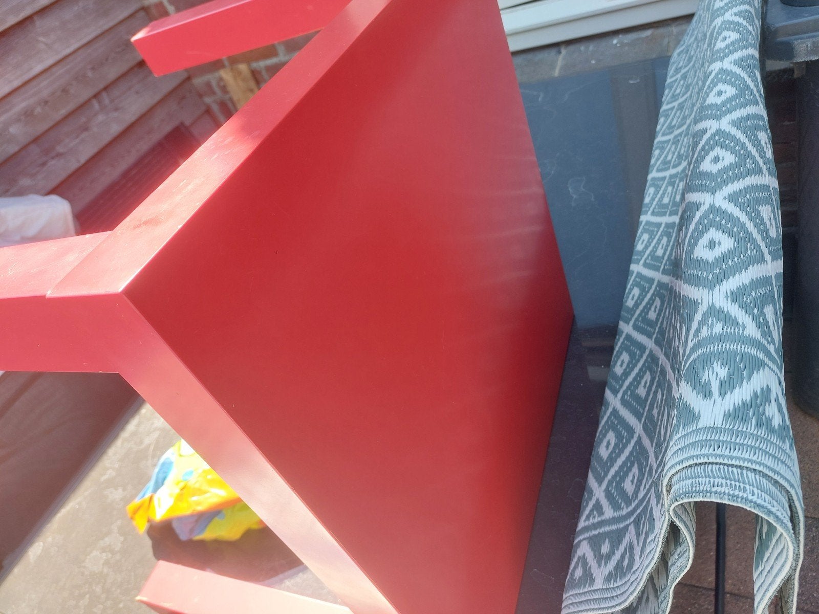 Rood ikea tafeltje, Huis en Inrichting, Woonaccessoires | Kisten, Ophalen, 50 tot 100 cm, Minder dan 50 cm