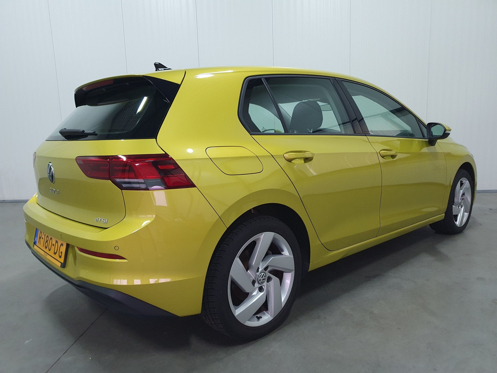 Volkswagen Golf 1.0 eTSI Life Business CARPLAY/CAMERA/DIG.CO, Auto's, Gebruikt, Euro 6, Automatische klimaatregeling, 23 km/l