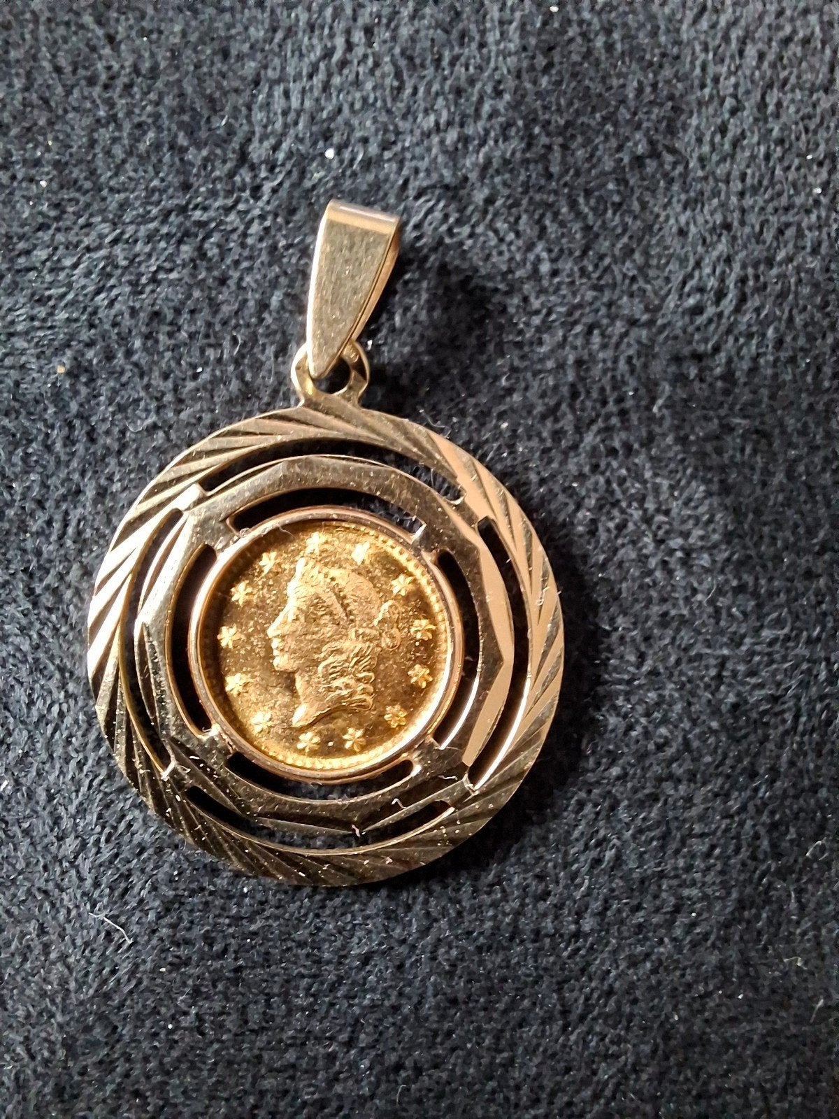 Gouden hanger met 1853 One Dollar munt, Ophalen, Noord-Amerika