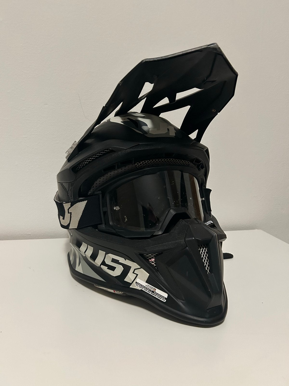 Just1 J18 Pulsar Offroadhelm - Zwart/Grijs Camo maat L, Motoren, Overige merken, Ophalen of Verzenden, Tweedehands, Heren