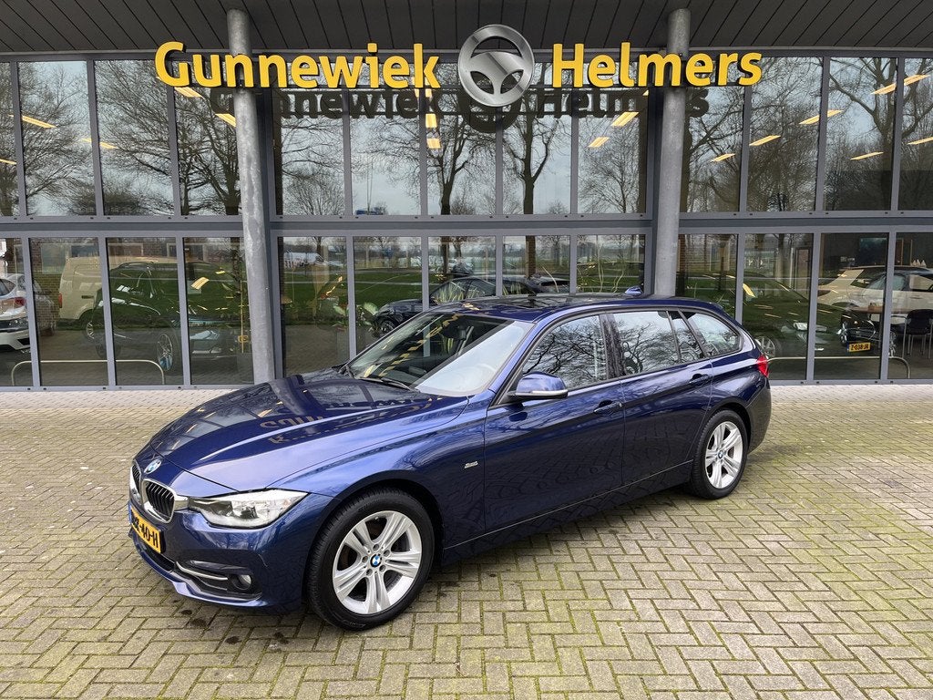 BMW 3 Serie Touring 318i Centennial High Executive | CRUISE, Auto's, BMW, Gebruikt, Blauw, 1445 kg, Handgeschakeld