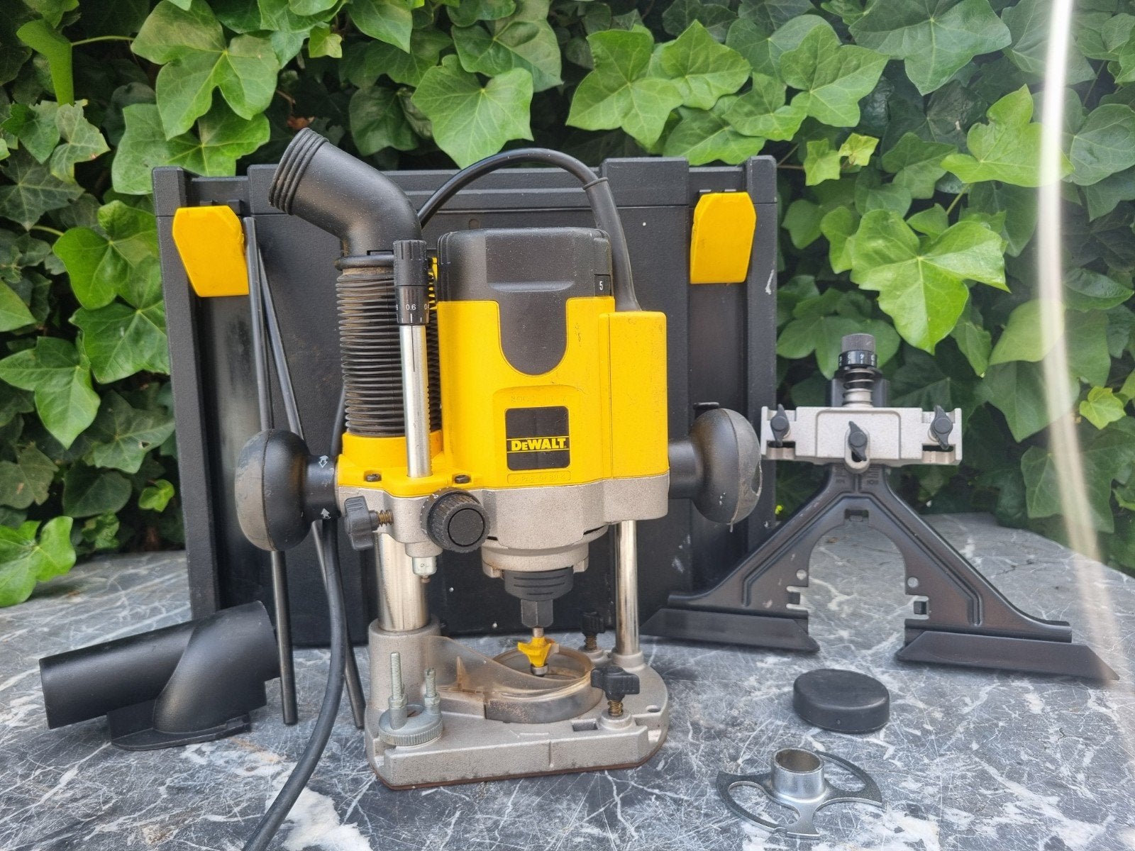 DeWalt Bovenfrees - Krachtige en Complete Set, Gebruikt, DeWalt, Ophalen of Verzenden, Bovenfrees