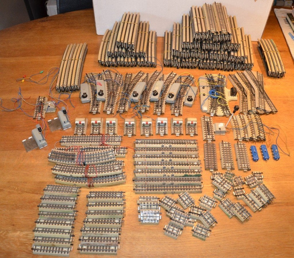 Partij Marklin 3600 en 3700 railmateriaal en 2x 7044 sein, Hobby en Vrije tijd, Wisselstroom, Gebruikt, Rails, Ophalen of Verzenden