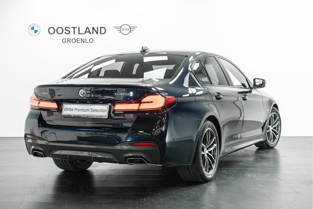 BMW 5 Serie 545e xDrive High Executive M Sport Automaat / Tr, Auto's, BMW, Gebruikt, Zwart, Zwart, Bedrijf