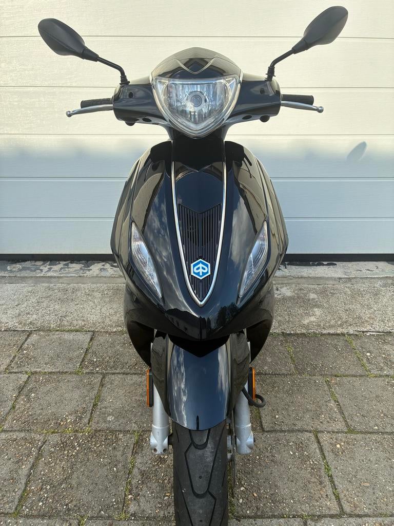 Nette Piaggio New Fly 2016 - Glanzend Zwart, Goed Onderhoude, Ophalen, Zo goed als nieuw, Benzine, Piaggio