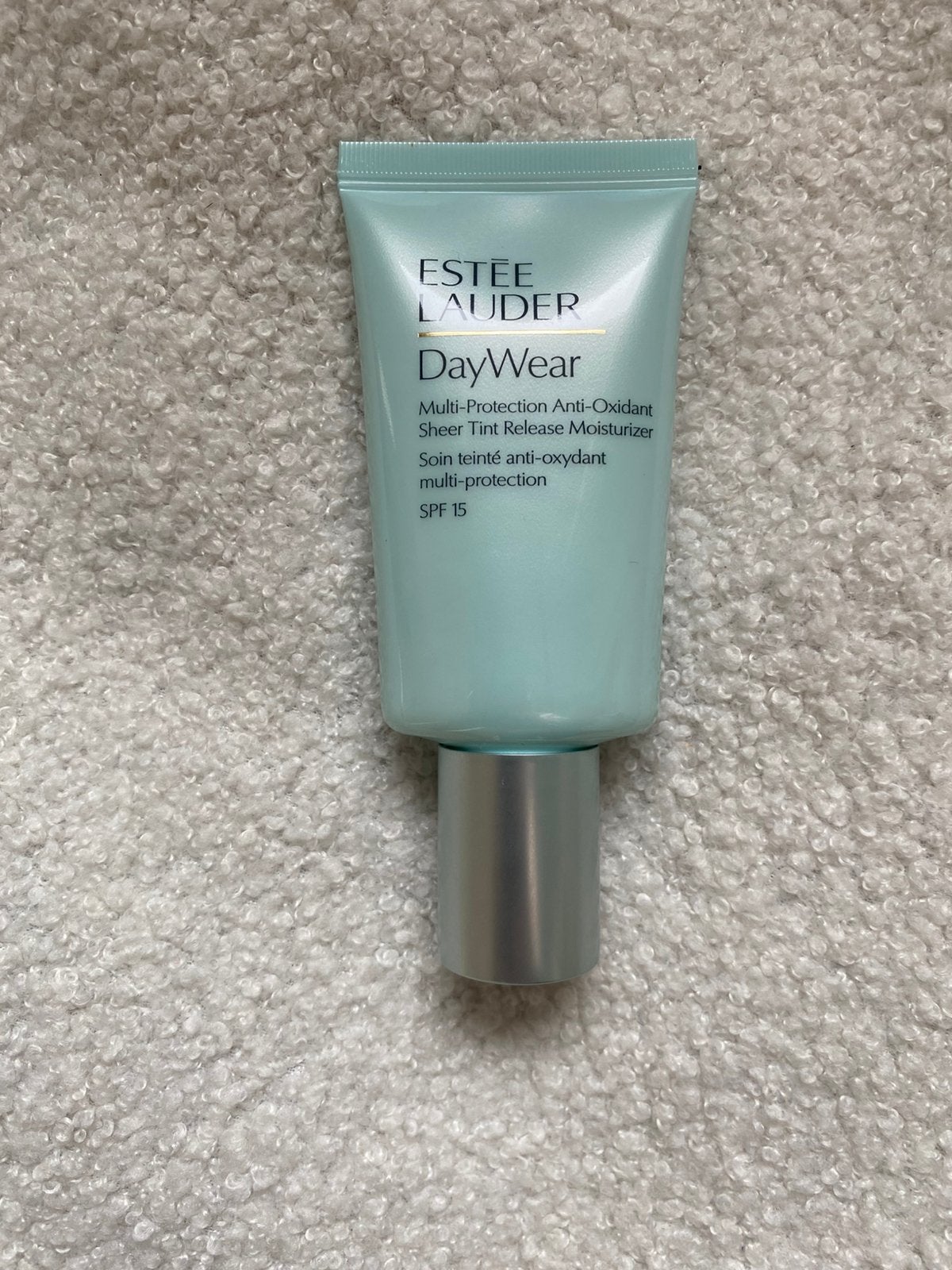 Estee Lauder - Daywear - sheer teint moisturizer spf 15, Ophalen of Verzenden, Zo goed als nieuw, Gehele gezicht, Overige typen