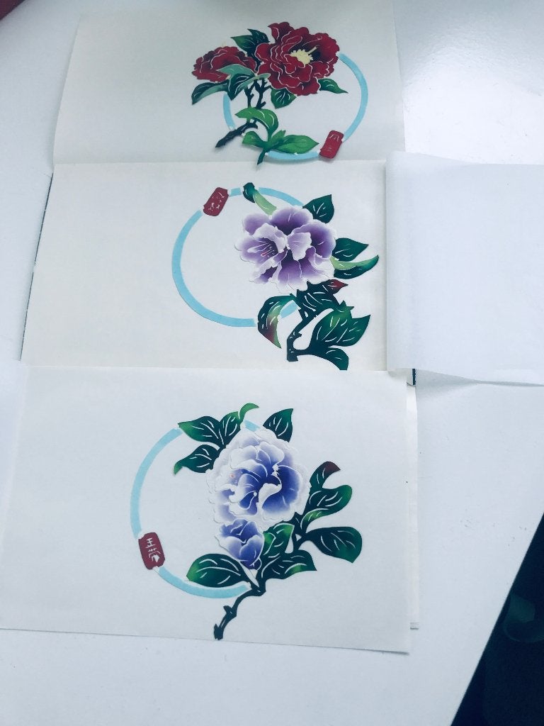 oud mapjeJapans papier Folk Paper Cuts 3 rozen bloemen, Hobby en Vrije tijd, Handgemaakt, Nieuw, Papier of Karton, Knutselwerk