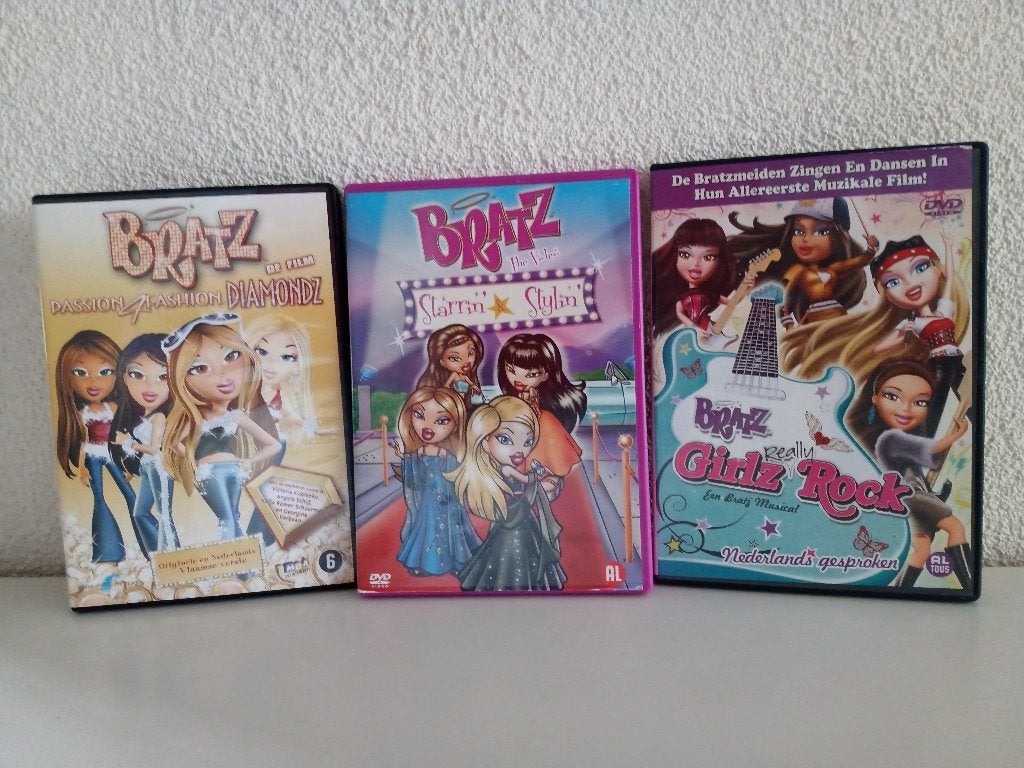3 DVD'S van BRATZ, Gebruikt, Poppen, Ophalen of Verzenden, Vanaf 6 jaar