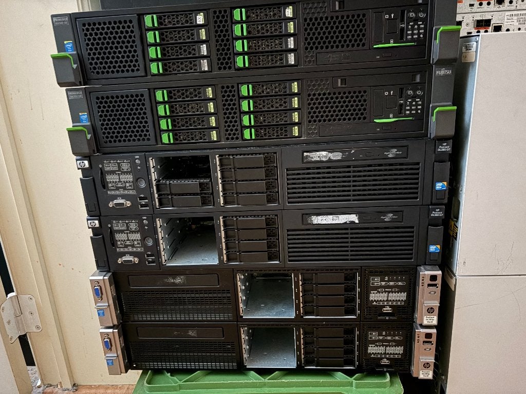 Verschillende servers, Computers en Software, Servers, Gebruikt, 2 tot 3 Ghz, 64 GB, Hot swappable onderdelen, Ophalen