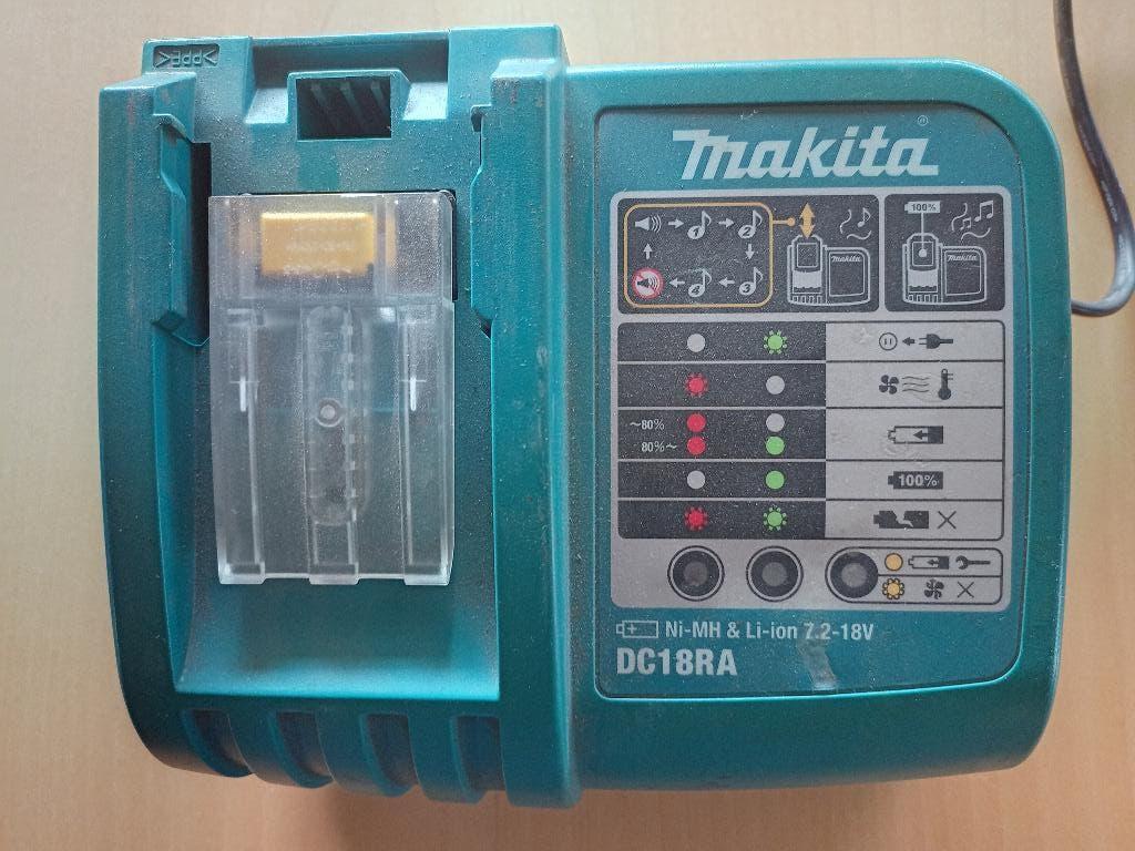 Makita acculader , DC18RA, Ophalen of Verzenden, Gebruikt