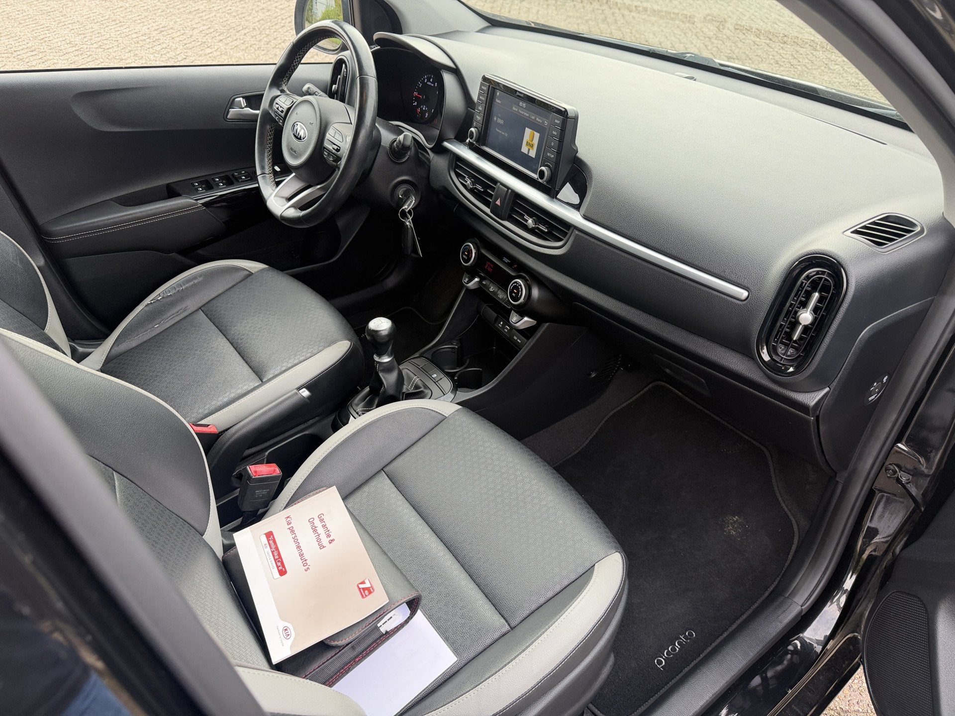 Kia Picanto 1.0 CVVT Colour Edition Carplay/Leer/Led/Camera/, Voorwielaandrijving, Gebruikt, 4 stoelen, Zwart