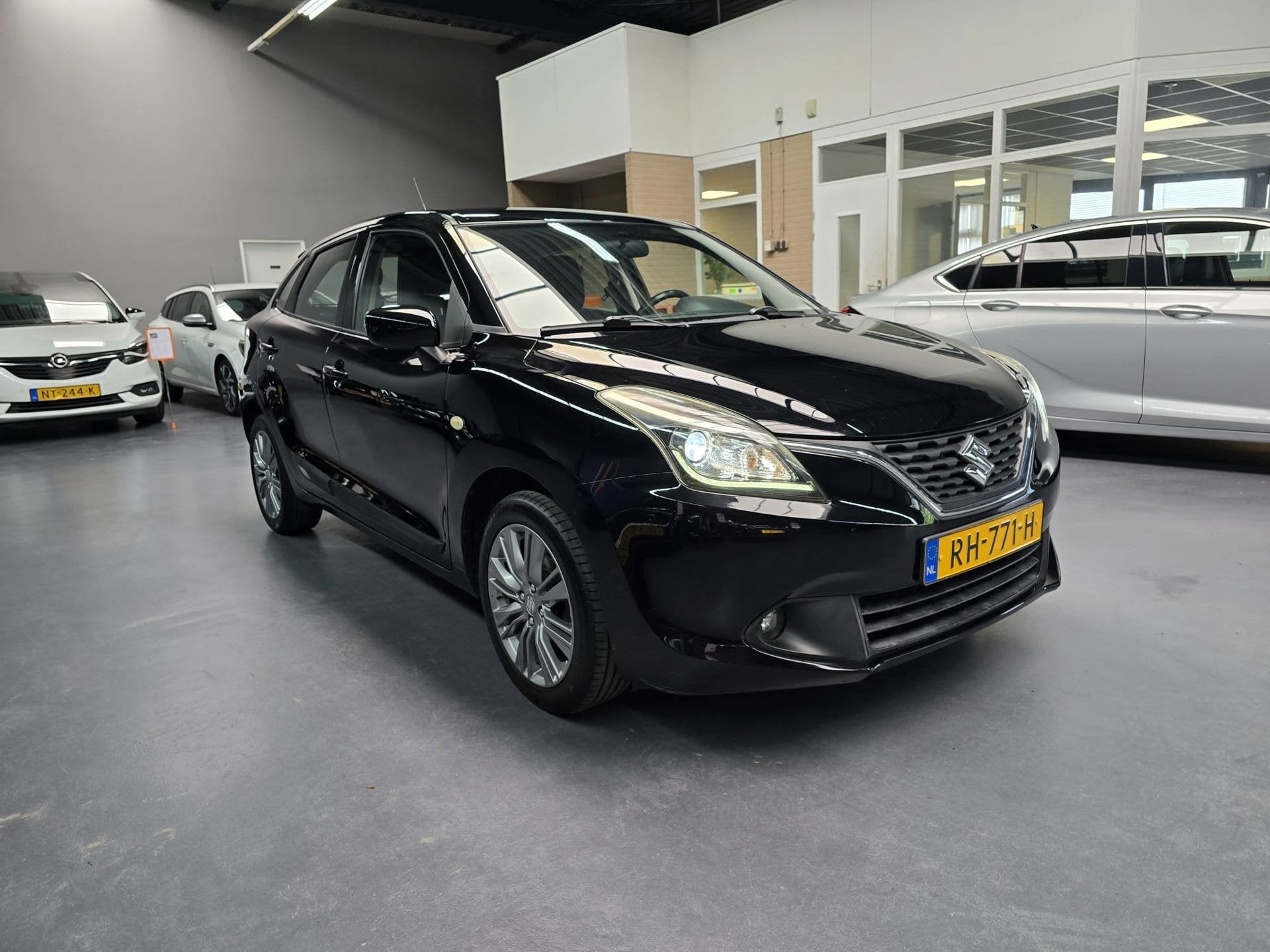 Suzuki Baleno 1.2 Dynamic LED CAMERA STOEL VERWARMING NAP NL, Auto's, Suzuki, Voorwielaandrijving, Dealer onderhouden, Gebruikt