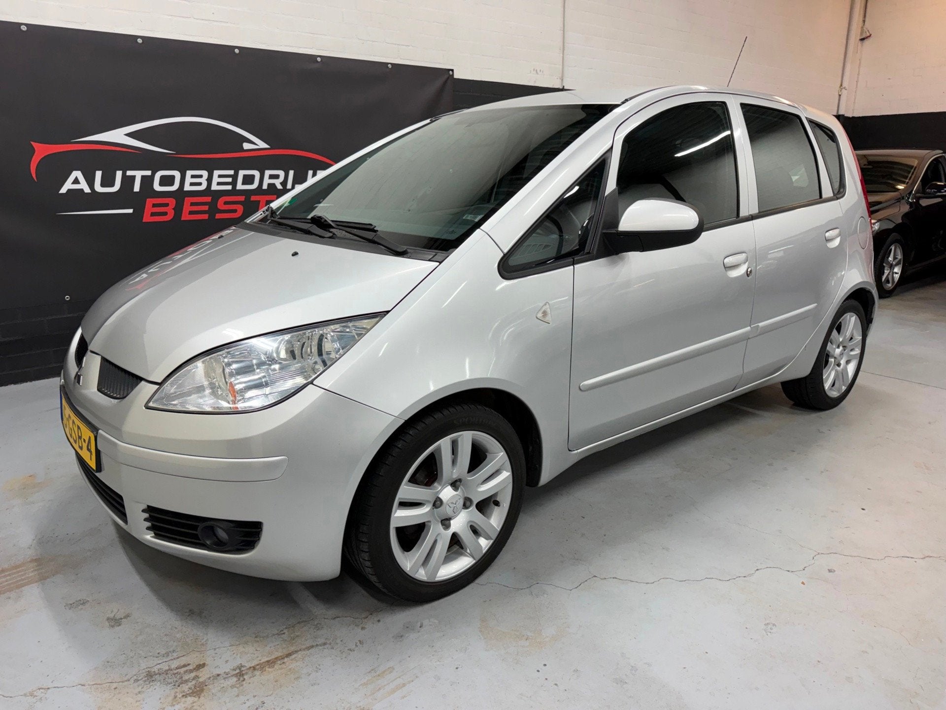 Mitsubishi Colt 1.3 Incharge+ Nap/Airco/APK 28-08-2027!, Stof, Gebruikt, Colt, Origineel Nederlands