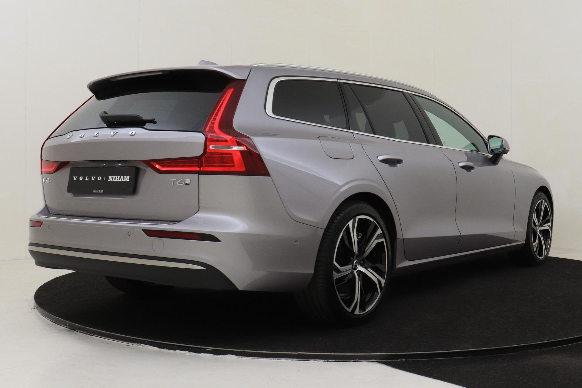 Volvo V60 T6 PLUG-IN HYBRID AWD ULTRA BRIGHT *UNIEK!* -PANO., Auto's, Automaat, 12 maanden, Stof, Gebruikt