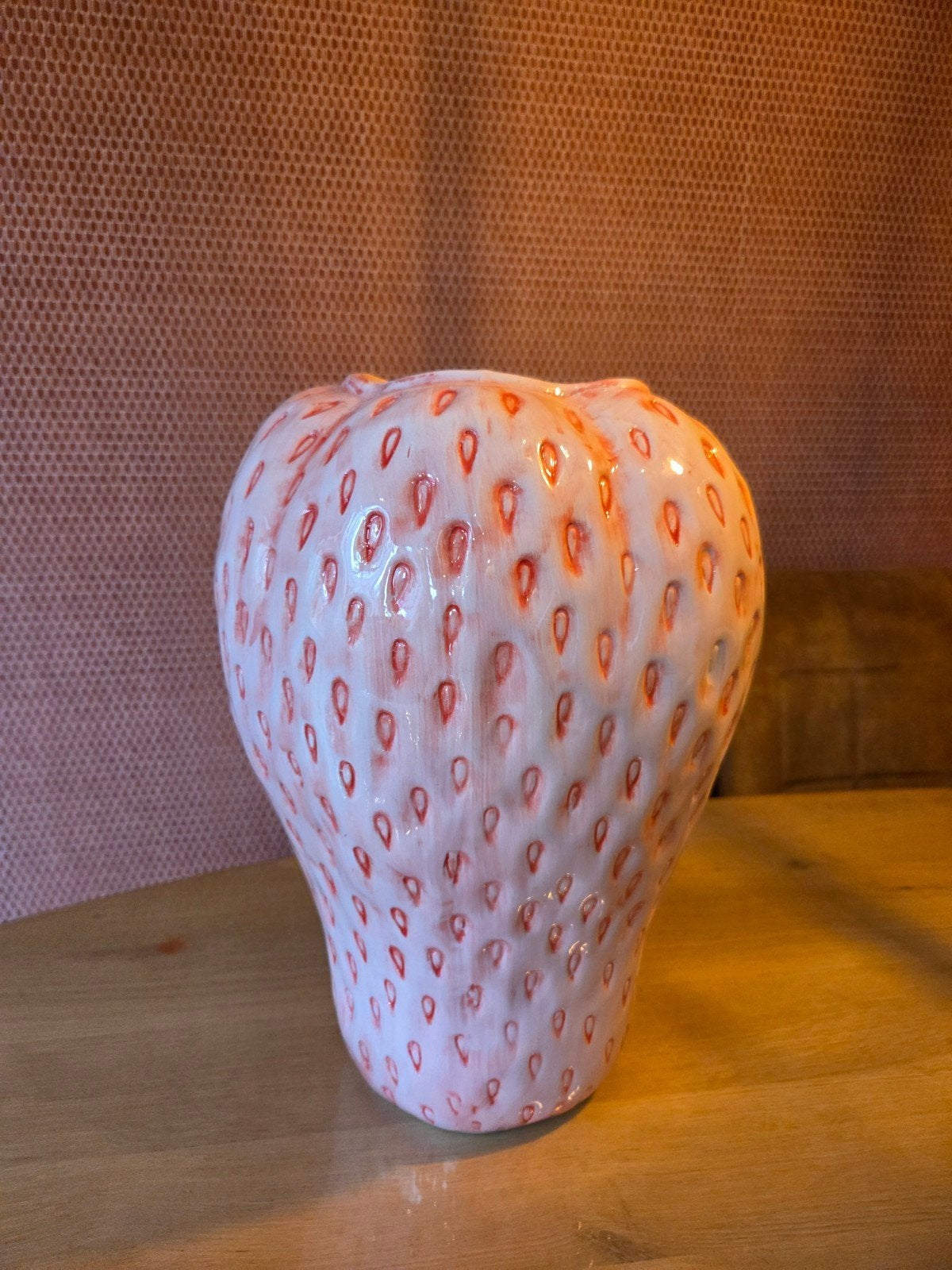 Aardbei vaas / pot, Huis en Inrichting, Woonaccessoires | Vazen, Ophalen, Zo goed als nieuw, Roze
