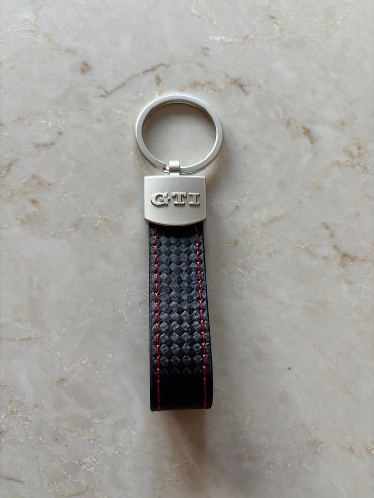 Sleutelhanger zwart leer rood stiksel Volkswagen Golf GTI, Ophalen of Verzenden, Nieuw, Merk