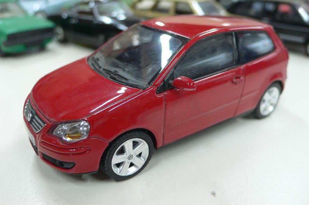 volkswagen polo - herpa metaal 1/43 - mist spiegel-, Hobby en Vrije tijd, Modelauto's | 1:43, Verzenden, Gebruikt, Auto, Overige merken