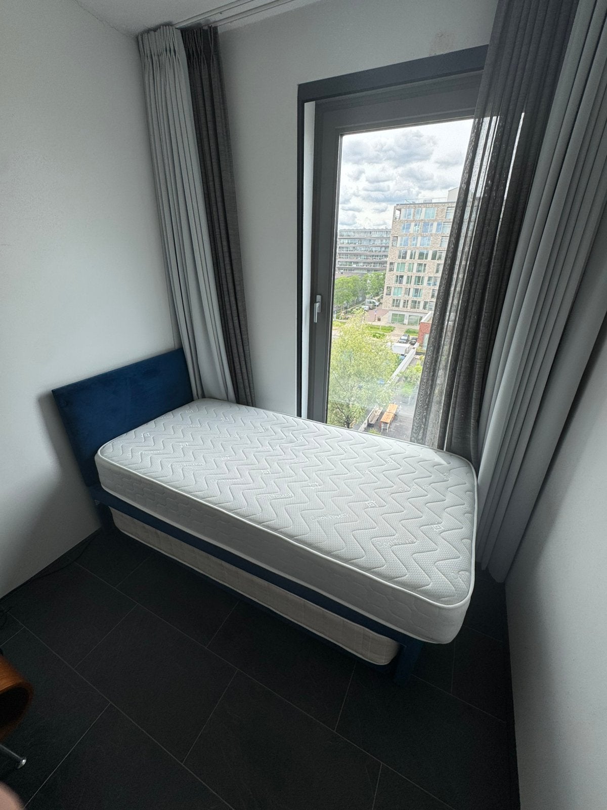 Logeerbed 2 pers incl. matrassen, Ophalen, Gebruikt, 90 cm, Blauw