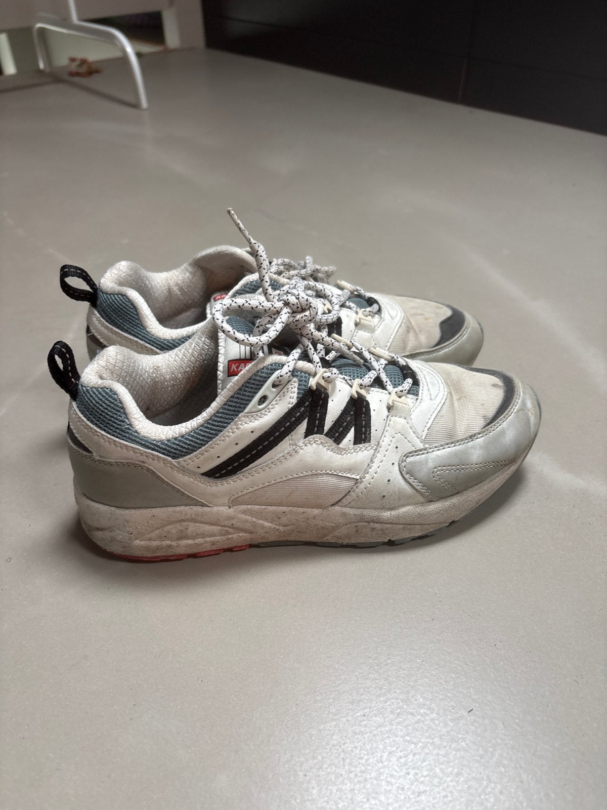 Witte sneakers maat 39.5 - Gratis af te halen!, Ophalen of Verzenden, Gedragen, Wit, Sneakers of Gympen