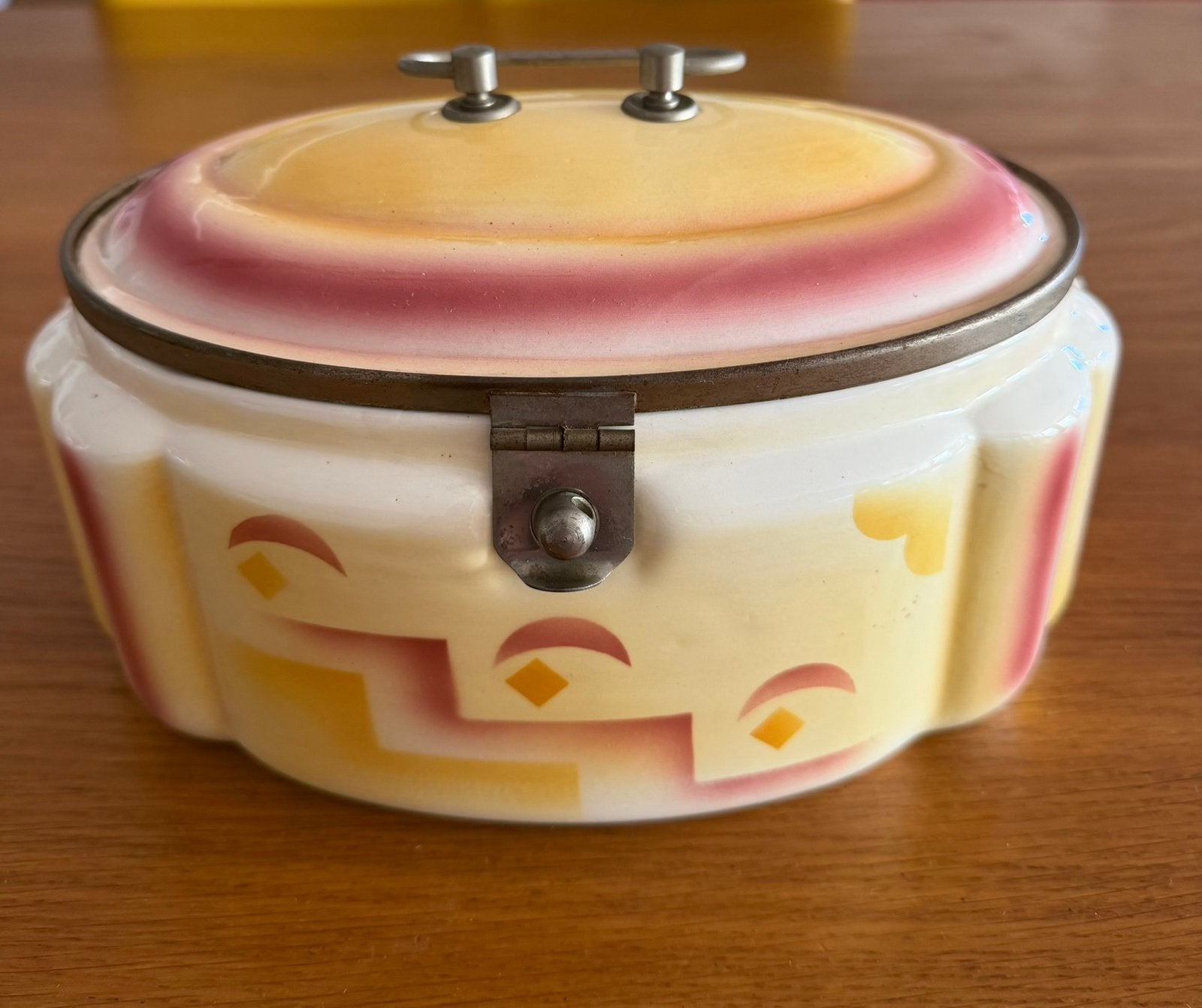 Art Deco Koektrommel (1920–1929), Verzenden