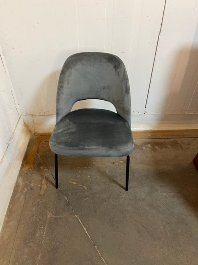 3 stuks nieuwe luxe stoelen velvet stof grijs, Ophalen, Drie, Nieuw, Metaal