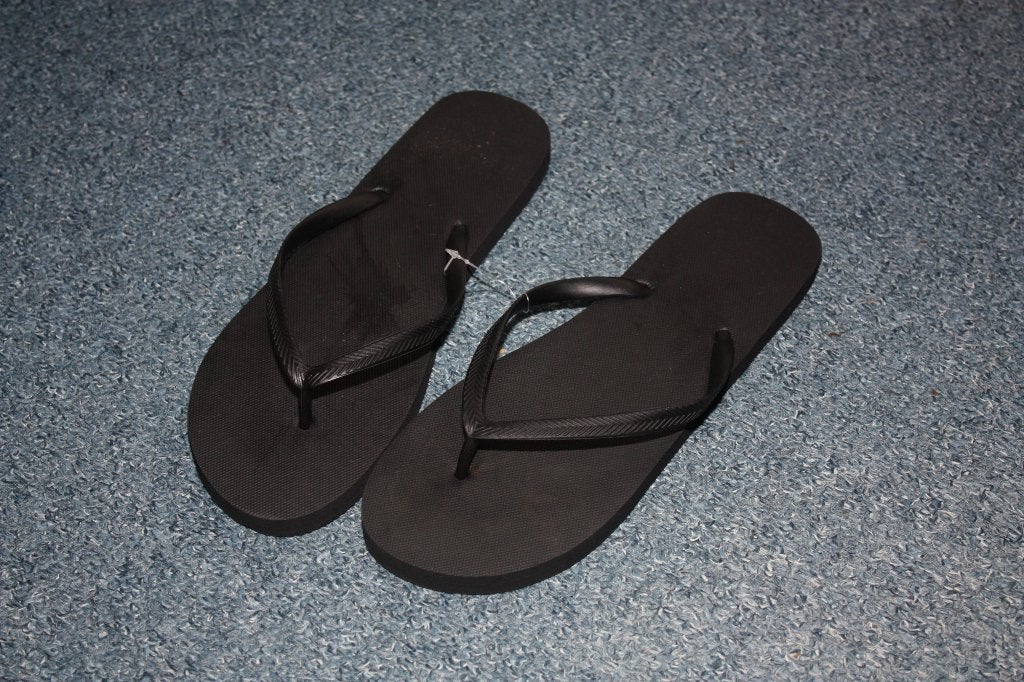 Nieuwe zwarte Hema slippers mt 41, Slippers, Zwart, Nieuw, Ophalen of Verzenden