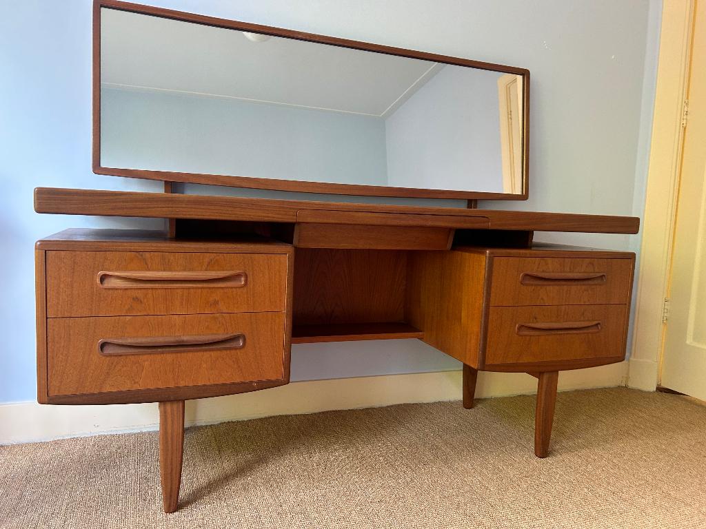 mid century design G-Plan bureau/kaptafel inc. spiegel teak, Ophalen, Gebruikt, Mid century modern, 50 tot 100 cm