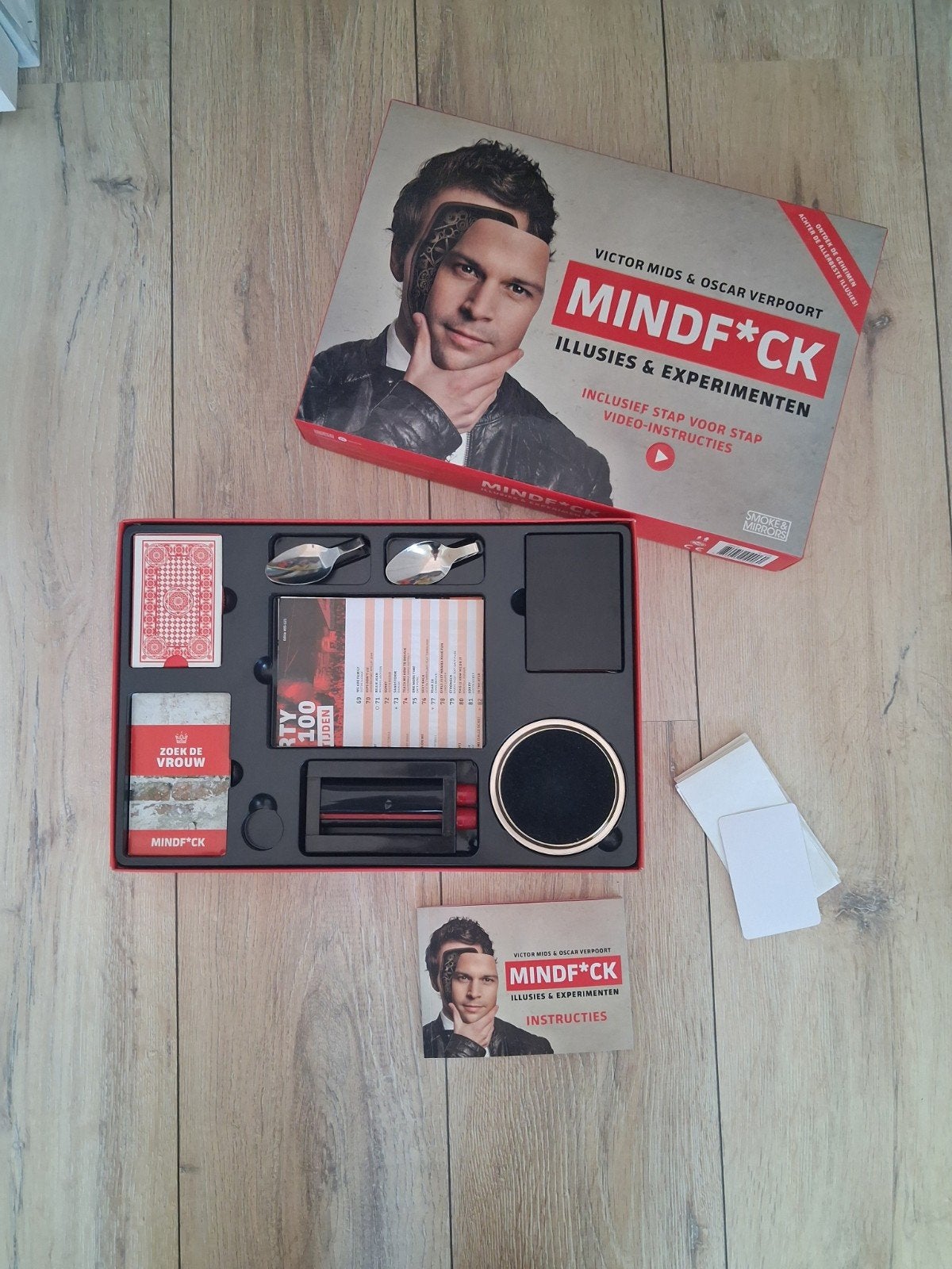 Mindf.ck Illusies & Experimenten - Victor Mids & Oscar Verpo, Vijf spelers of meer, Ophalen of Verzenden, Zo goed als nieuw, Smoke & Mirrors