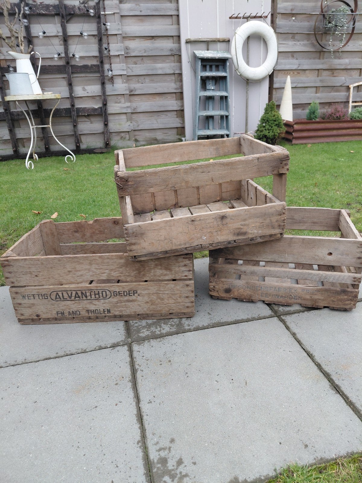 3 oude kratjes, Ophalen
