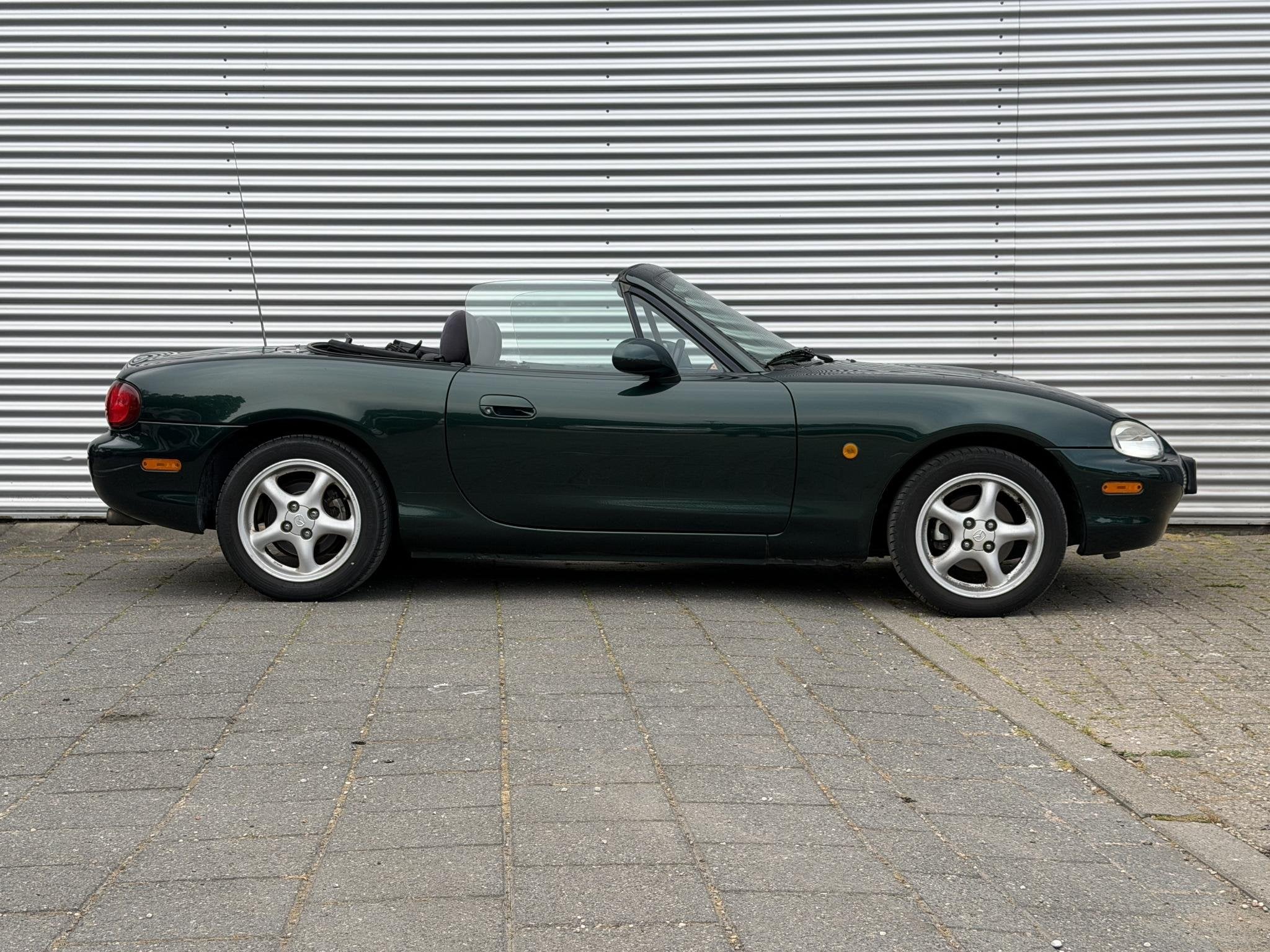 Mazda MX-5 1.6i + Hardtop | Goed onderhouden |, Zwart, 4 cilinders, Cabriolet, Origineel Nederlands