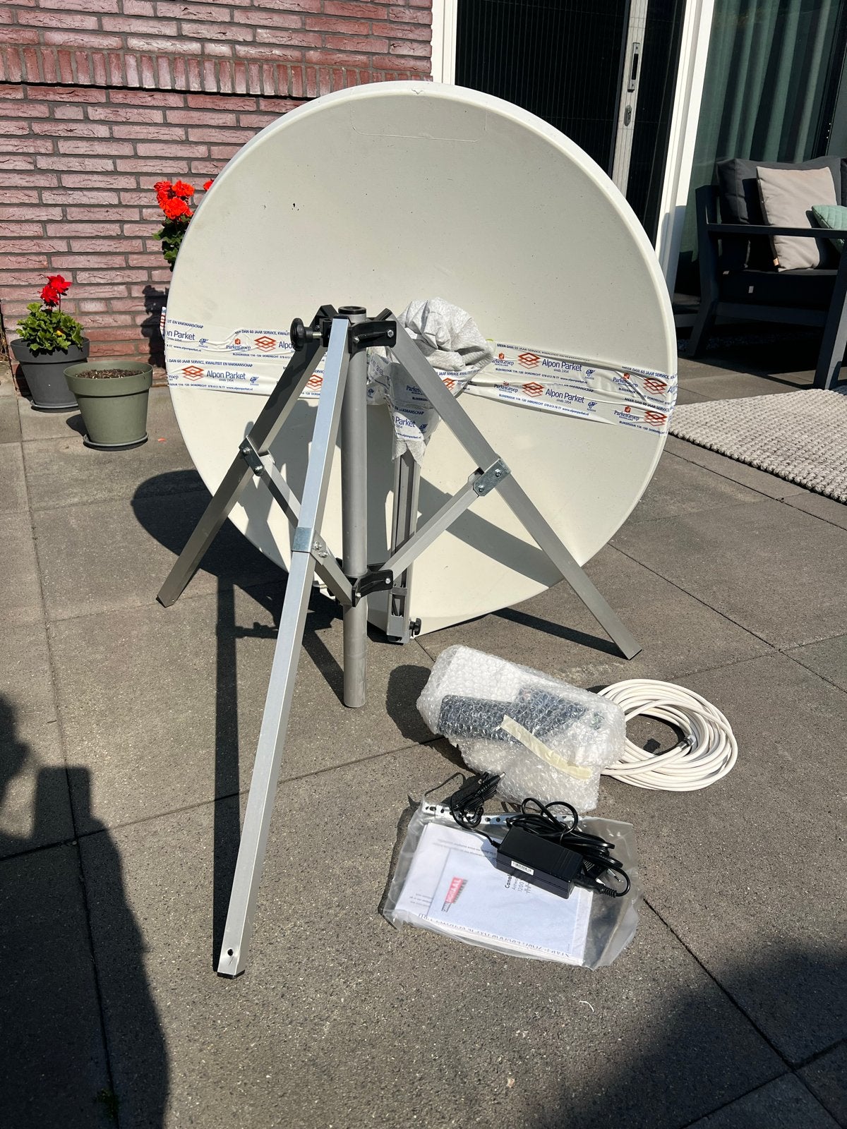 Travel Vision R7 80 automatische schotelantenne met statief, Ophalen, Zo goed als nieuw, (Schotel)antenne, Overige merken