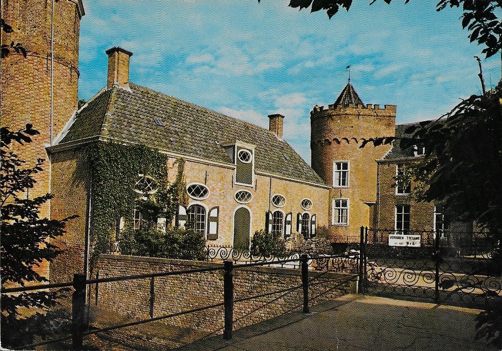 Domburg Oostkapelle Kasteel Westhove Ansichtkaart ( 1132 ), Ophalen of Verzenden, 1980 tot heden, Gelopen, Zeeland