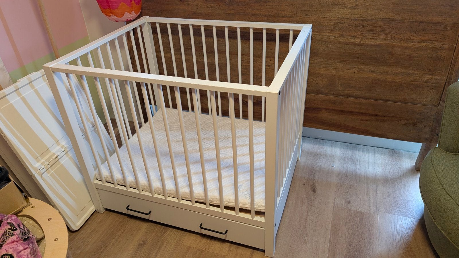 Wit houten baby box met lade, Lattenbodem, 70 tot 85 cm, Zo goed als nieuw, 140 tot 160 cm