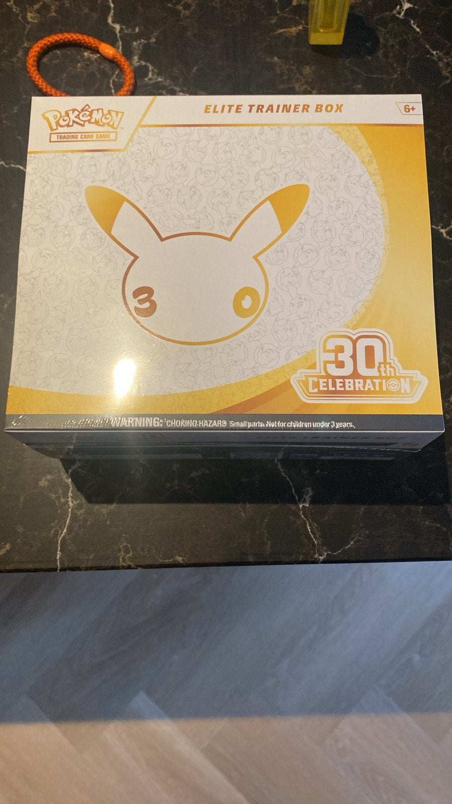 Pokémon TCG: 30th Celebration Elite Trainer Box, Hobby en Vrije tijd, Ophalen of Verzenden, Nieuw, Boosterbox