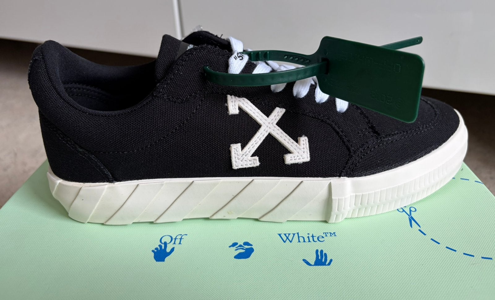 Off White Vulcanized canvas sneakers maat 39!, Zwart, Nieuw, Ophalen of Verzenden, Sneakers of Gympen