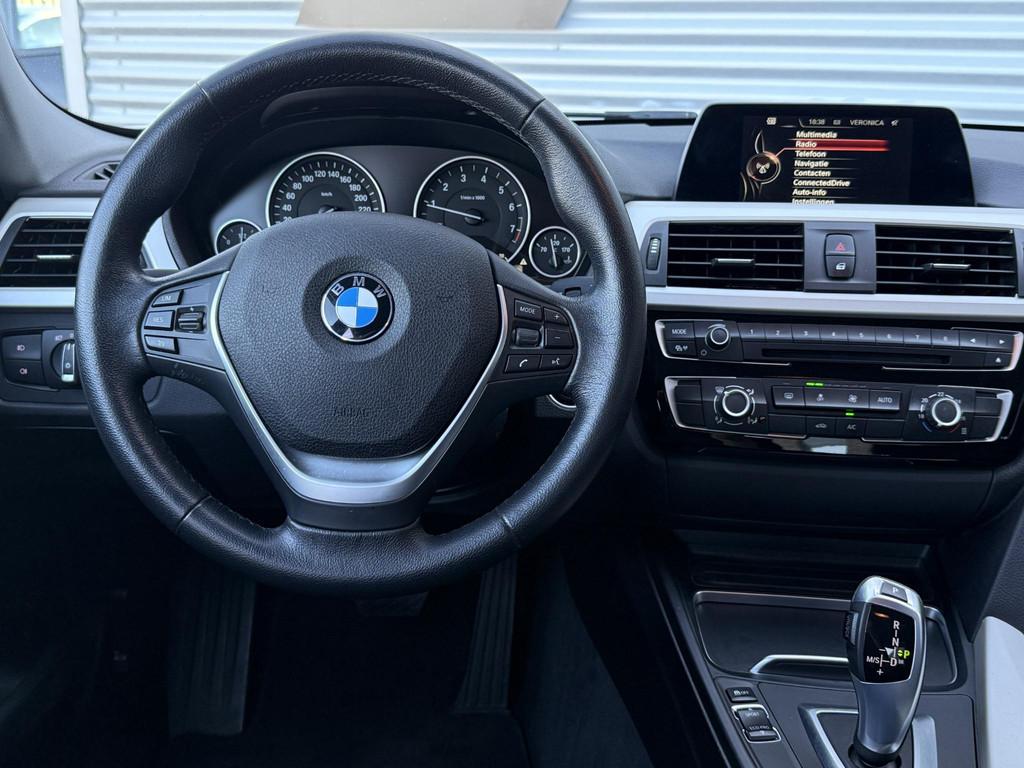 BMW 3-serie 318i Essential Navi|Clima|Cruise|PDC|Dealer Onde, Auto's, Automaat, Gebruikt, Euro 6, Wit