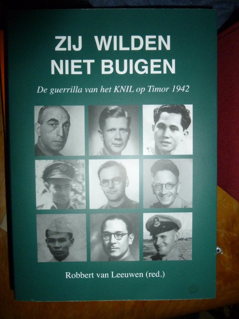knil in timor en indonesisch nl woordenboek teeuw met autogr, Ophalen of Verzenden, Zo goed als nieuw, Overige uitgevers