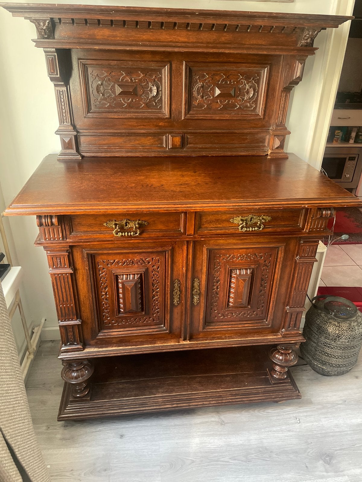 Antiek dressoir met houtsnijwerk, Ophalen