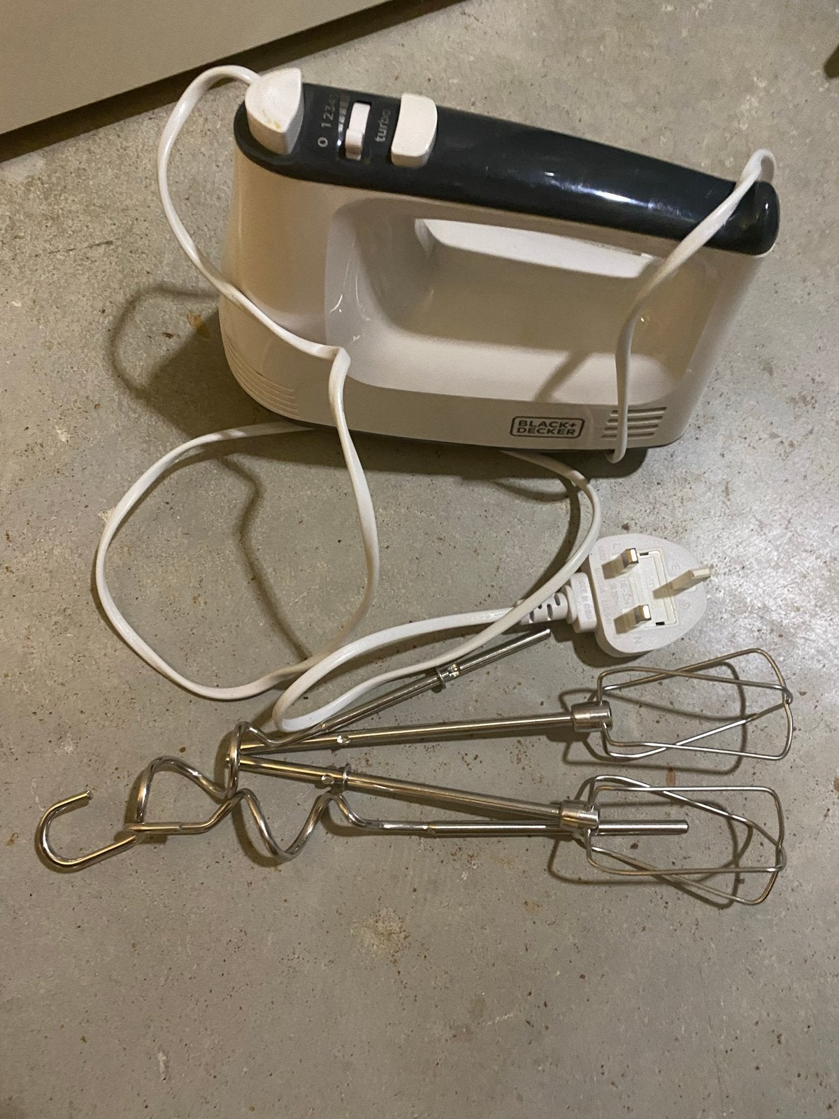 Black+Decker Handmixer met 5 snelheden en turbofunctie, Witgoed en Apparatuur, Keukenmixers, Ophalen of Verzenden, Gebruikt, 3 snelheden of meer