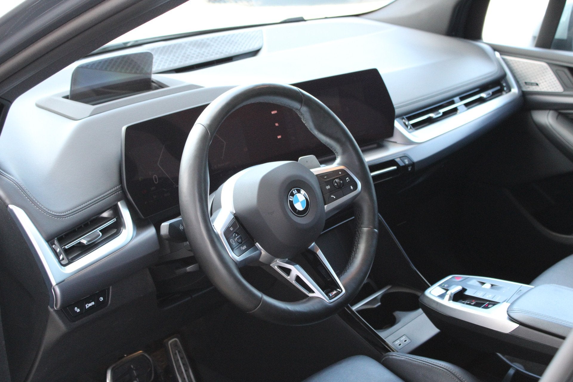 BMW 2 Serie Active Tourer 220i M Sport Automaat / Trekhaak /, Dealer onderhouden, Gebruikt, 156 pk, Met garantie (alle)