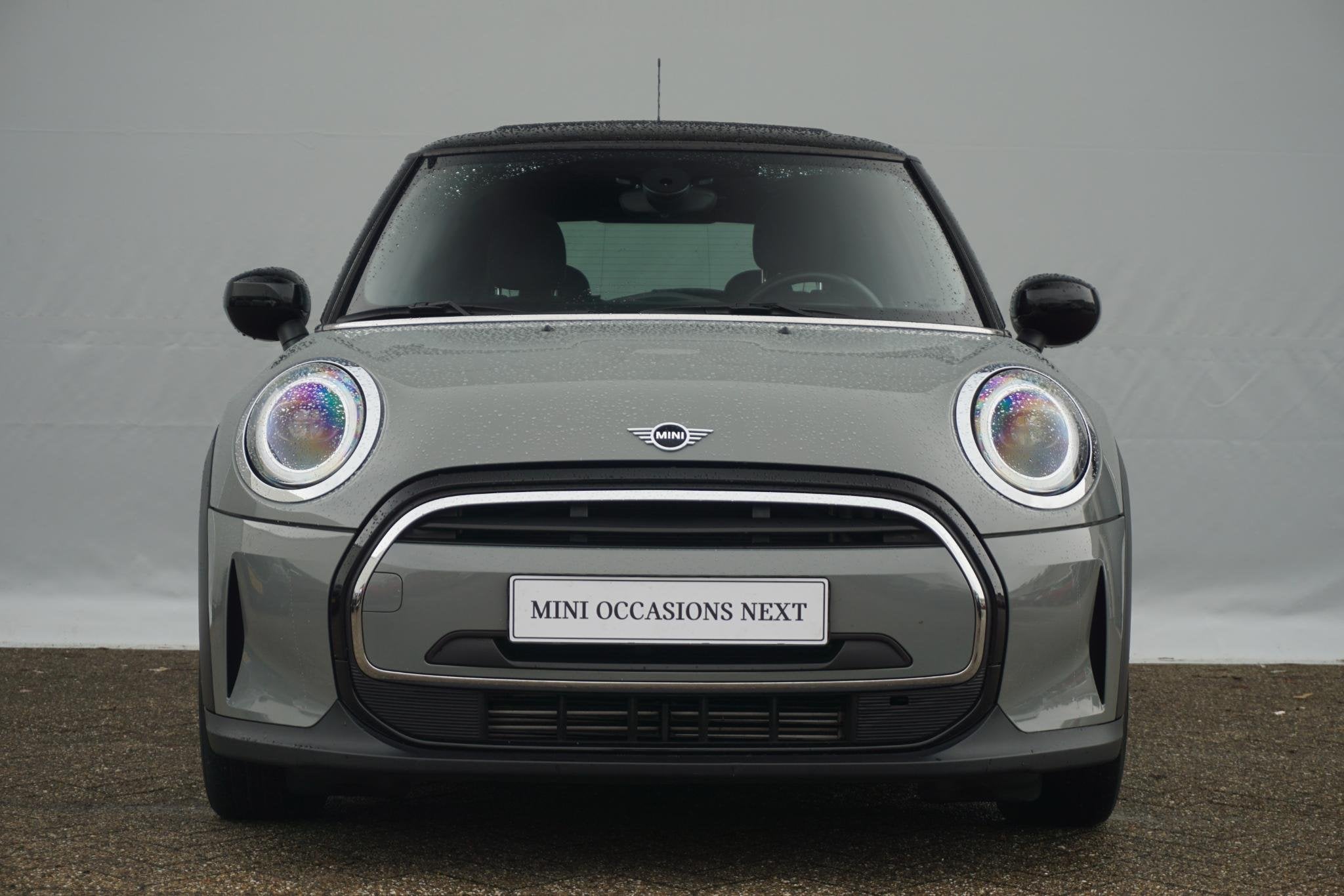 MINI 3-deurs Cooper Essential Uitvoering | Panoramadak | Nav, Voorwielaandrijving, Gebruikt, Met garantie (alle), 4 stoelen