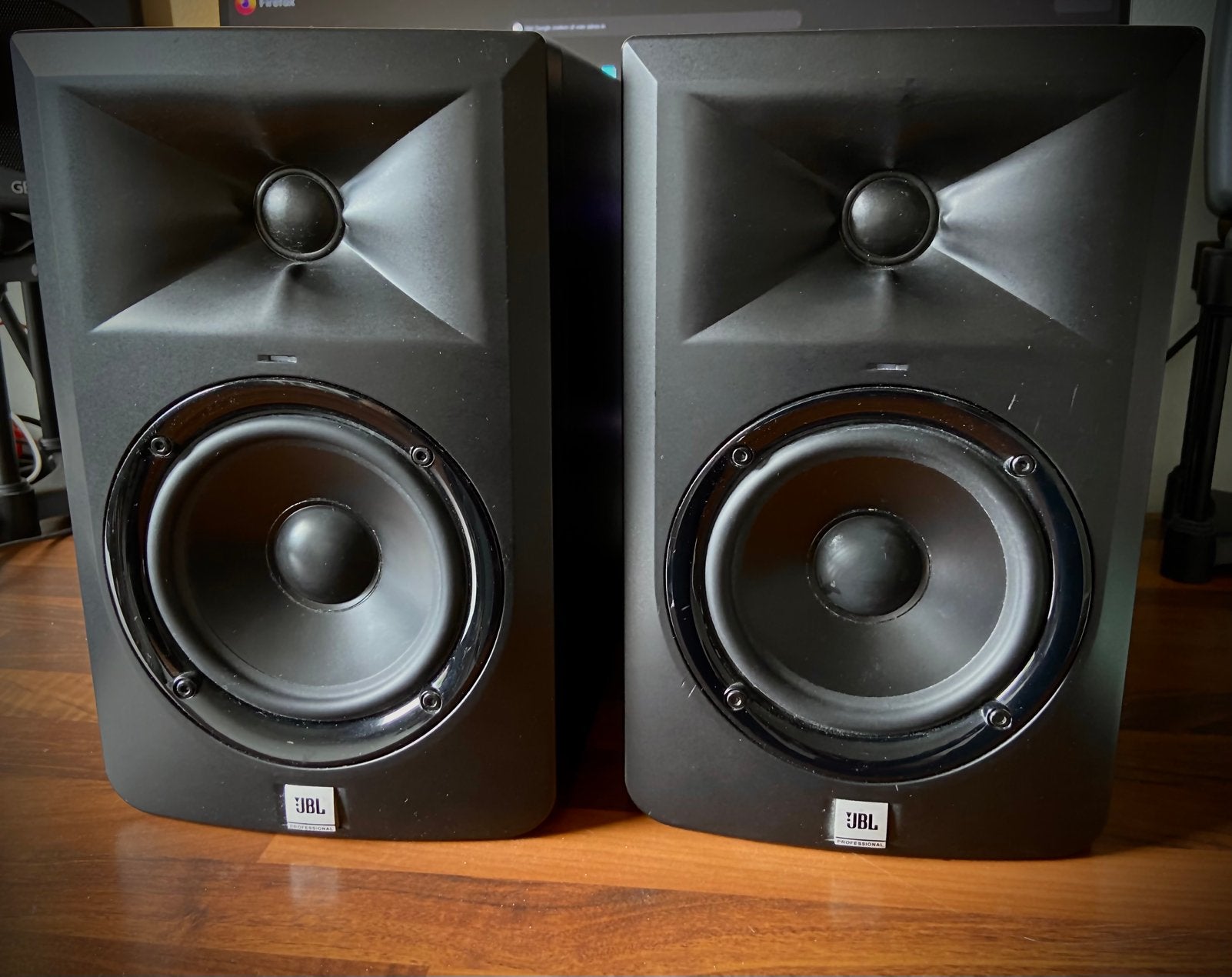 JBL LSR305 actieve Studiomonitoren (set van 2), Ophalen, Studiomonitor, Zo goed als nieuw, Basreflex