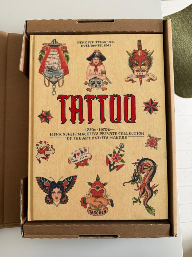 Tattoo boek, Ophalen of Verzenden, Zo goed als nieuw
