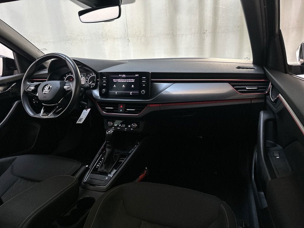 Skoda Scala 1.5 TSI 150pk DSG Sport Business Panoramadak Tre, Auto's, Skoda, 4 cilinders, 620 kg, Zwart, Origineel Nederlands