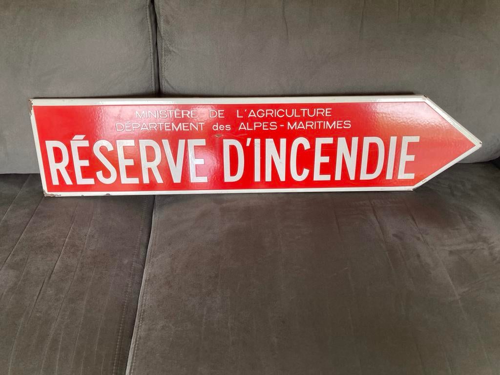 Frans richtingsbord "Réserve d'Incendie", Ophalen