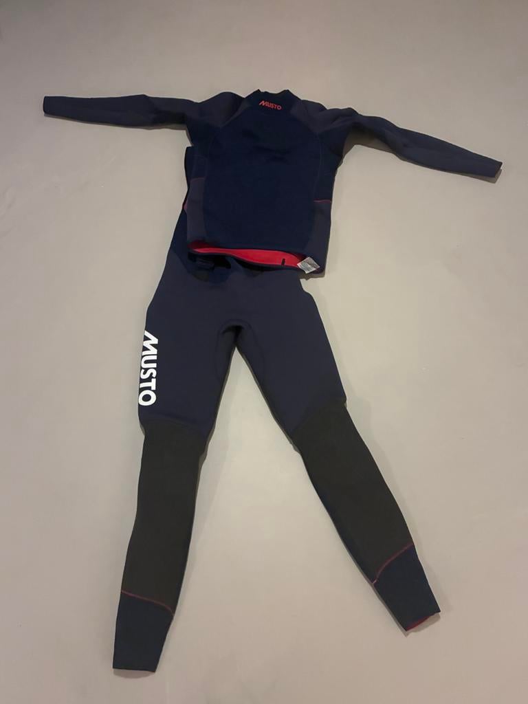 Musto Zeilkleding Set - Longsleeve, Hikers, Buoyancy Aid - M, Watersport en Boten, Watersportkleding, Zo goed als nieuw, Zeilpak