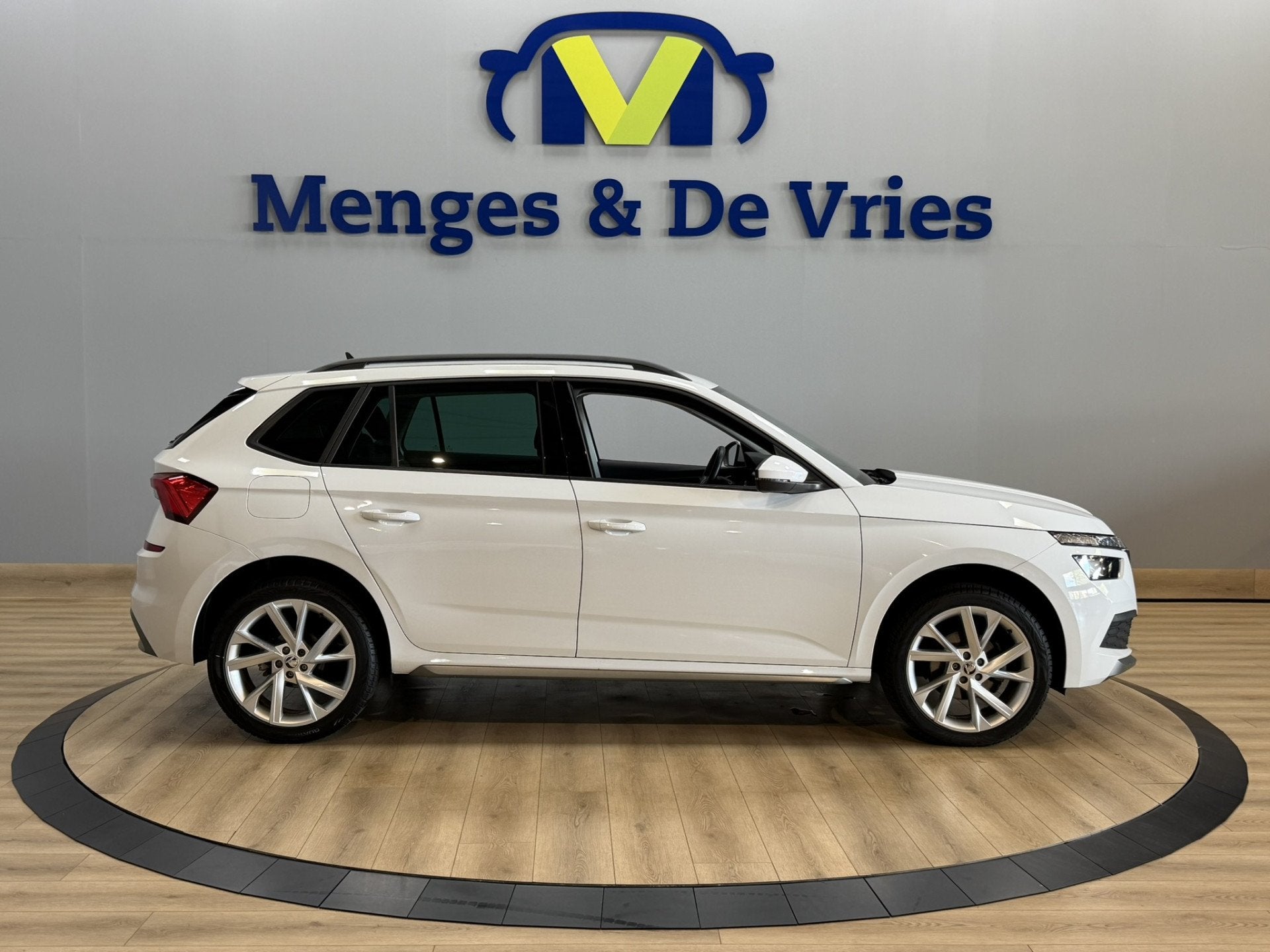 Skoda Kamiq 1.5 TSI ACT Sport Business Airco ECC | Trekhaak, Auto's, 12 maanden, Stof, 4 cilinders, Automatische klimaatregeling