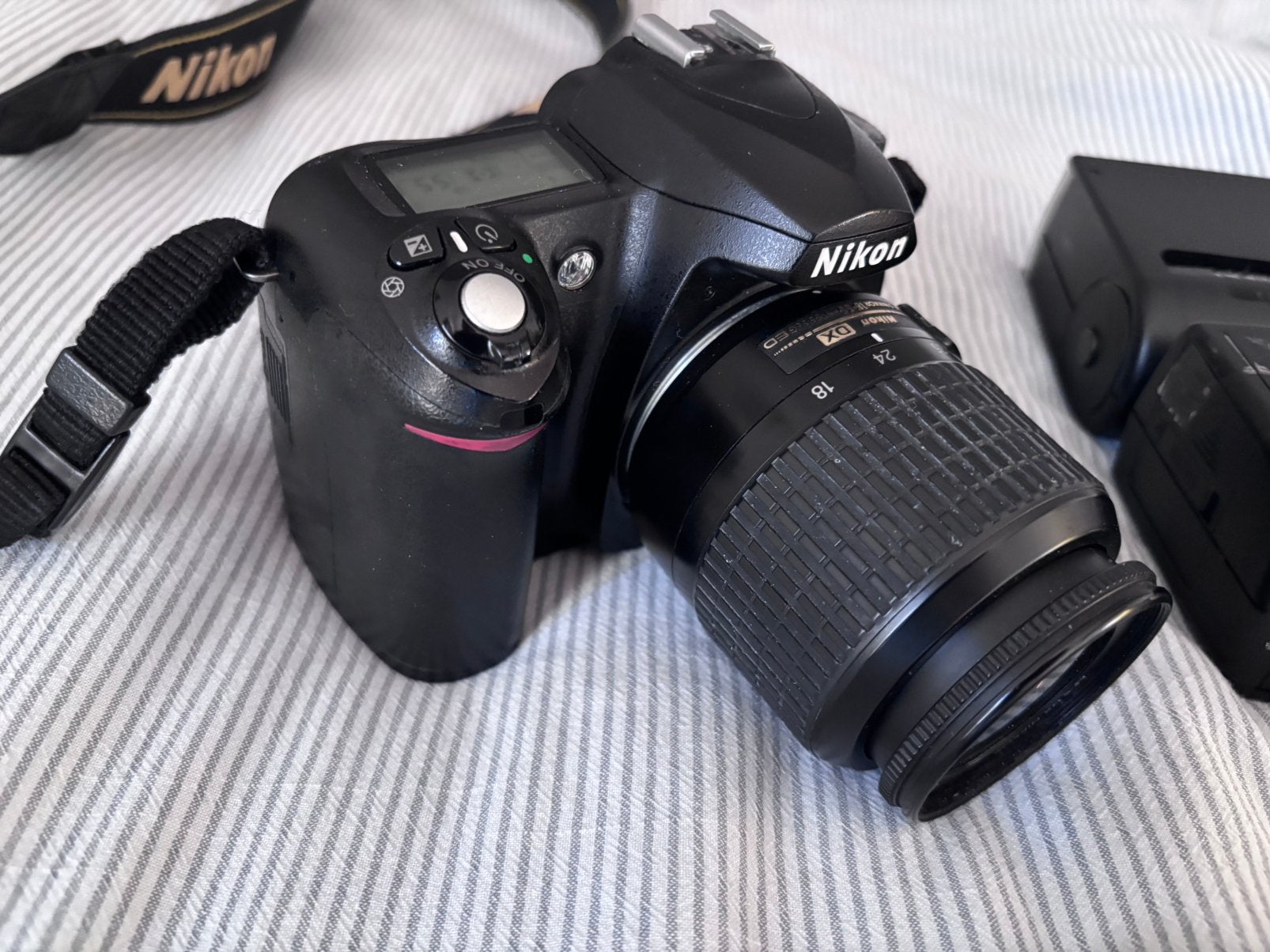 Nikon d50 dslr camera met metz flitser 18-55 ED zoomlens, Ingebouwde flitser, Ophalen of Verzenden, Zo goed als nieuw, Accu