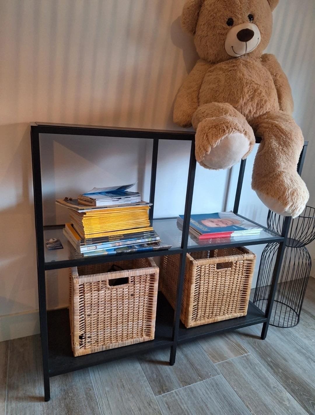 IKEA VITTSJÖ Stellingkast zwartbruin/glas, Ophalen, Gebruikt
